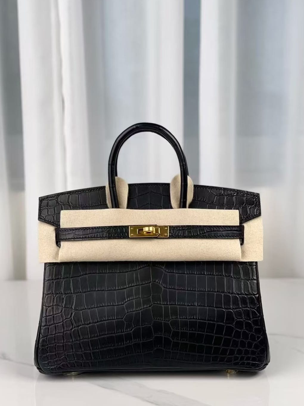 Hermès Birkin 25 Black Matte Alligator Leather Handbag Gold Hardware