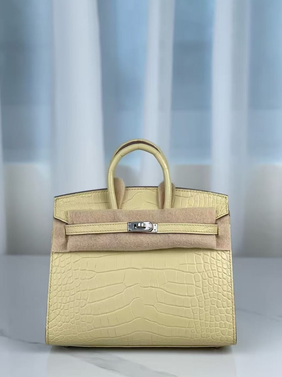 Hermes Birkin 20 Vanilla Matte Alligator Leather Handbag Palladium Hardware