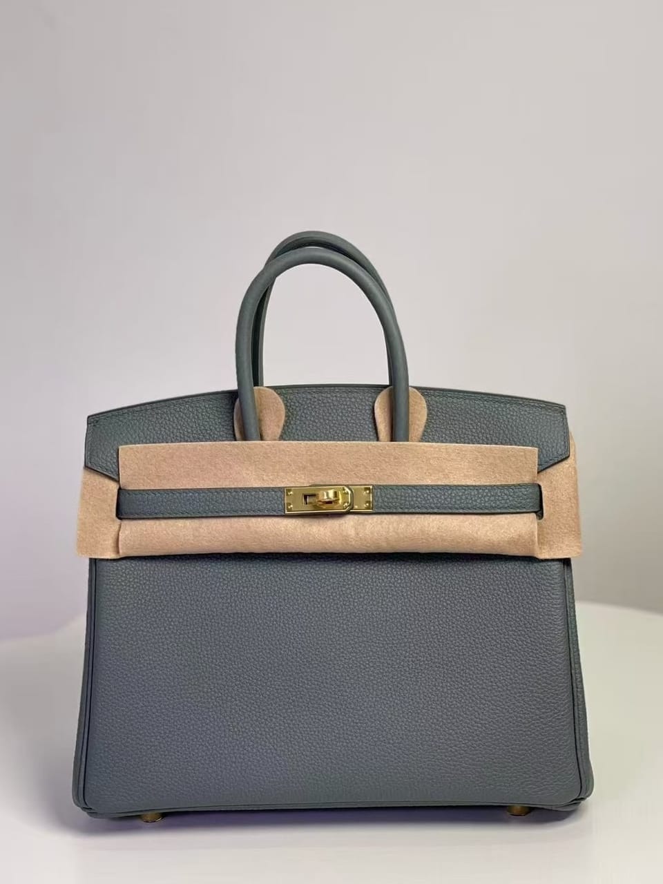 Hermès Birkin 25 Vert Amande Togo Leather Handbag Gold Hardware